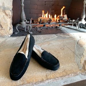 Brand new in the box ugg slippers women’s Ansley